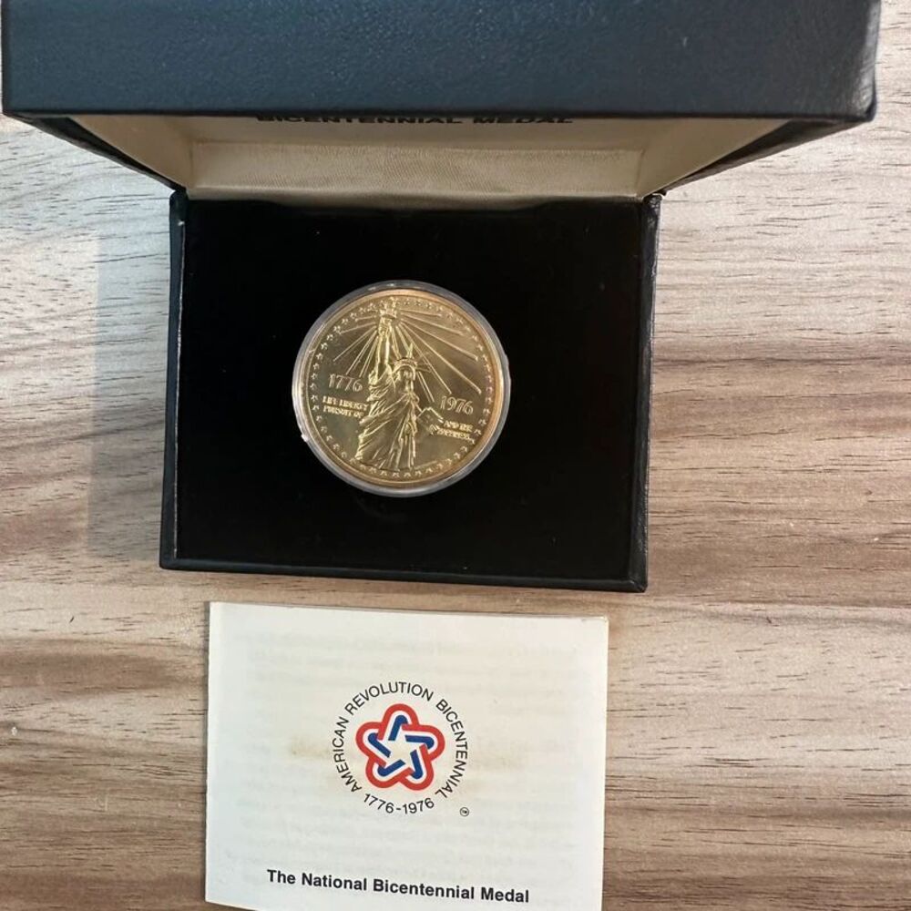 1976 National Bicentennial Medal American Revolution Statue Liberty USA